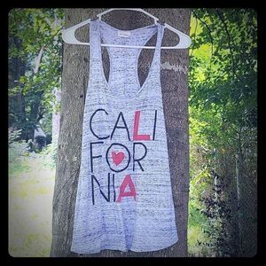 3/10$ Free kisses cali tank